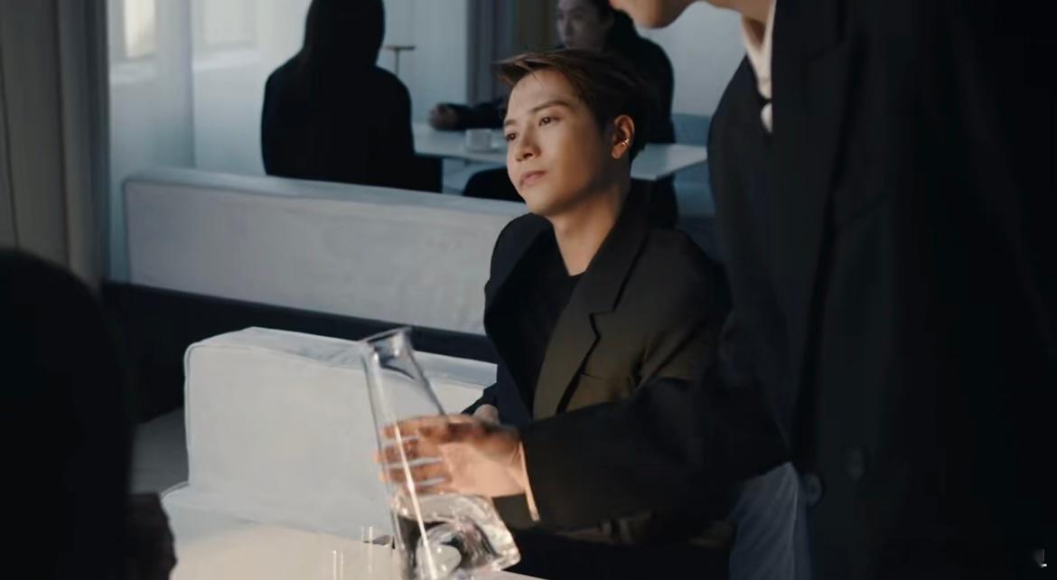 草 这个表情看得我好爽🥵王嘉尔