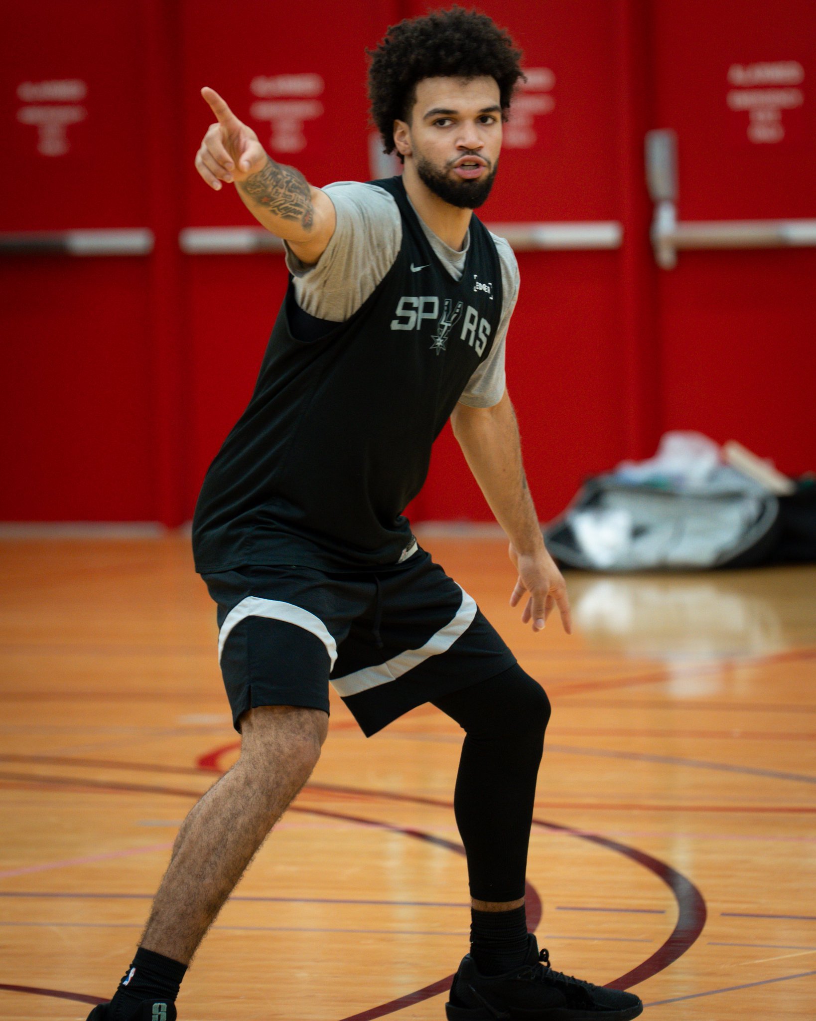 马刺官方晒夏联球员训练照🏀明天将在收官战对阵太阳超话创作官 ｜nba夏季联赛 