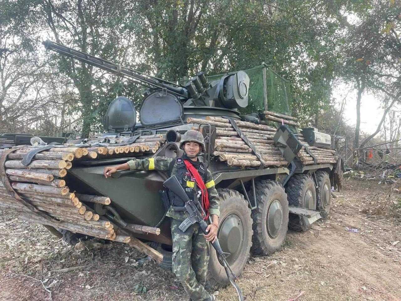 2025 年 12 月，泰国皇家武装部队士兵手持 M16A1 5.56 毫米突击