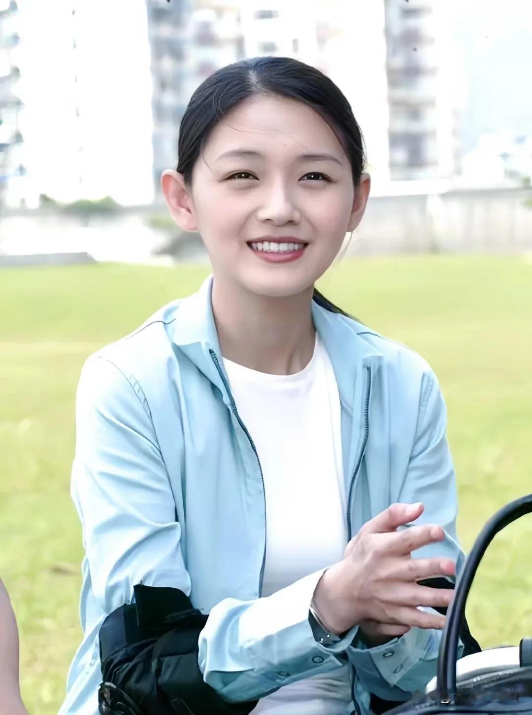 汪小菲前妻“大s”虽然她的年纪比汪小菲大几岁，但她对于汪小菲来说就如同是一个女儿