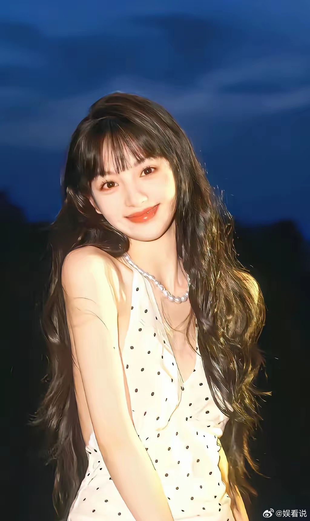 我闺蜜有幸见过田曦薇回来偷偷跟我说以后不要再说田曦薇是美女了，你是不知道，说她仙