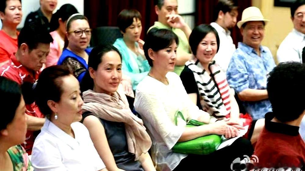 越剧圈的硬实力，从来不是嗓子脸蛋。
 

单仰萍15岁进桐庐越剧团，演《梧桐雨》