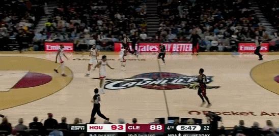 突破转身上篮~！！ 