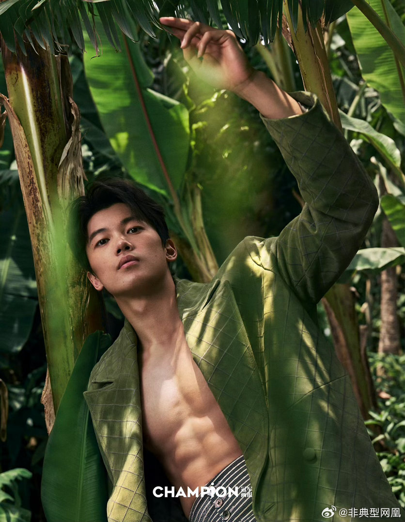 好想摸大仍男的扔！