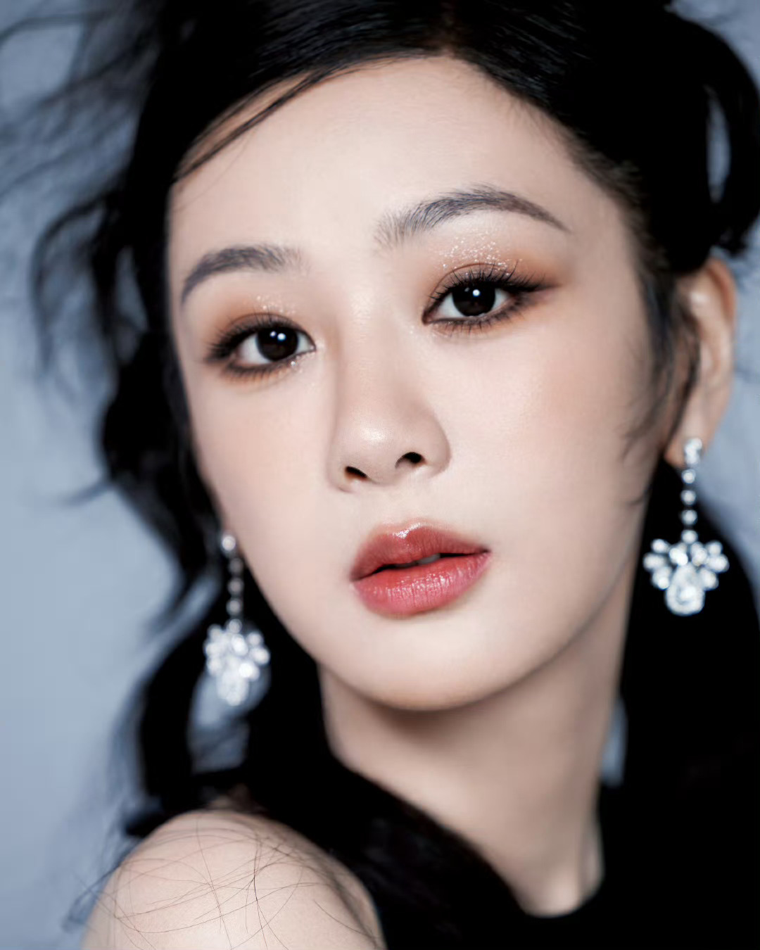 #杨紫[超话]##杨紫小夭# 💜#杨紫长相思# 阳光斑斓，微风含香，人生百味随