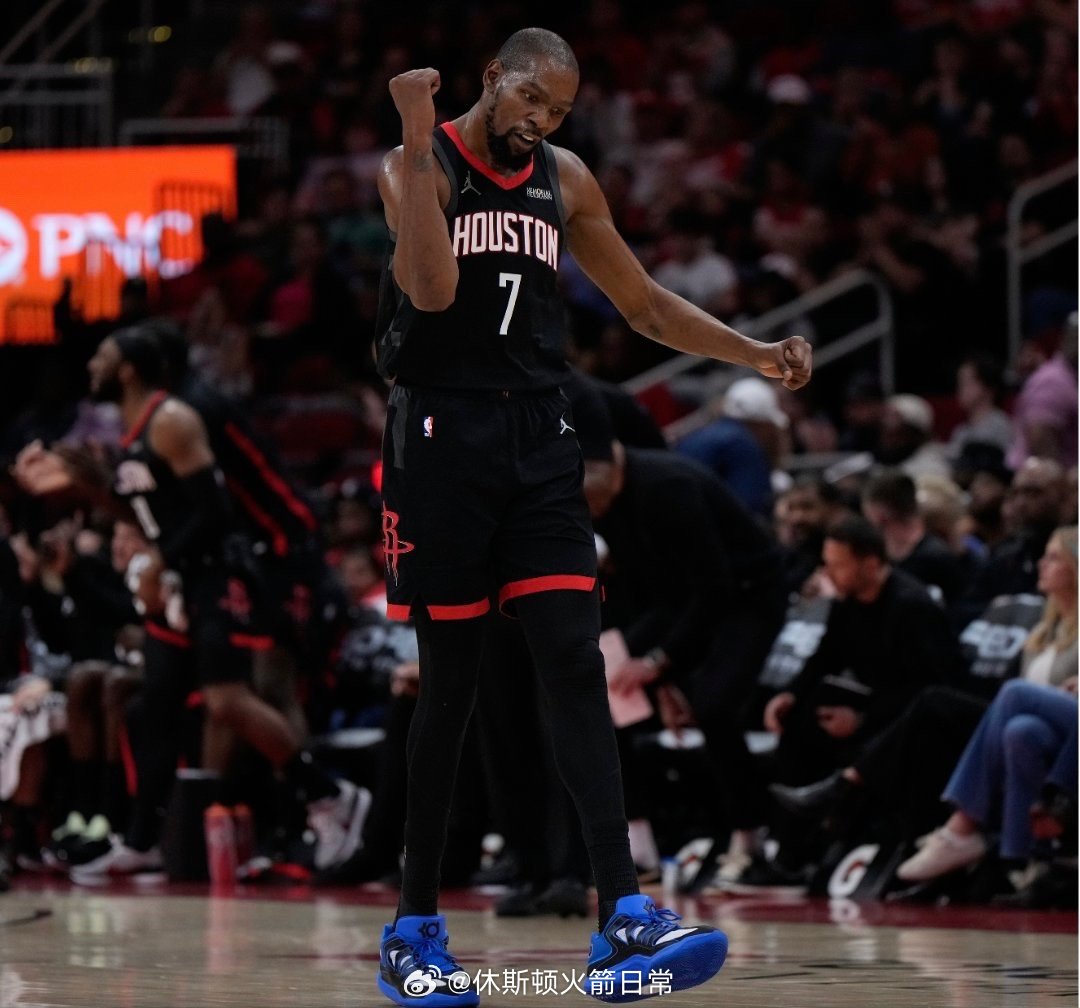 主持人：“在任何一个其他时代，没有人会以任何方式否定勒布朗·詹姆斯。就像，兄弟，