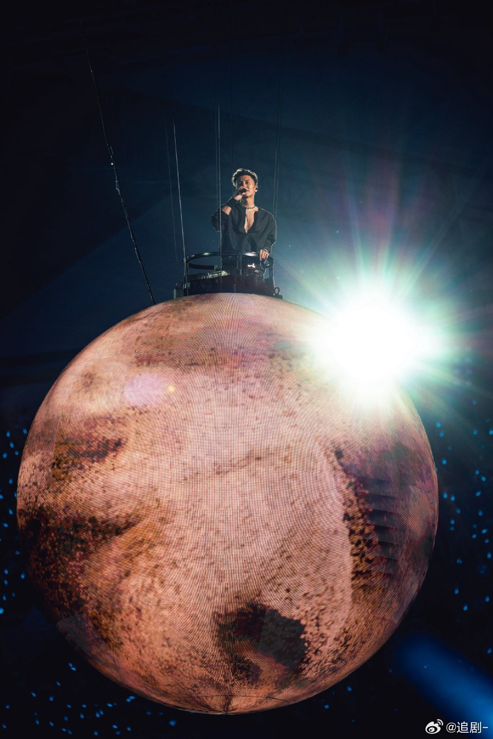 谢霆锋深圳演唱会排面被深圳演唱会上的谢霆锋钓成翘嘴了 亲临现场才知道有多震撼！谢