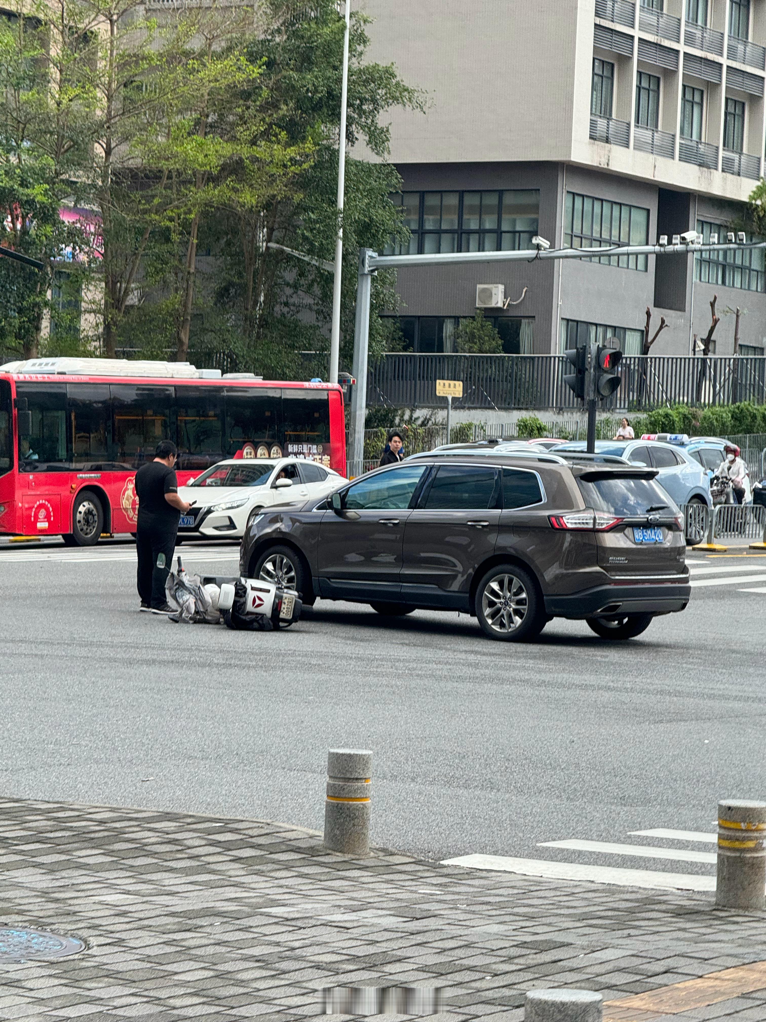 你们觉得是谁的责任… ​​​