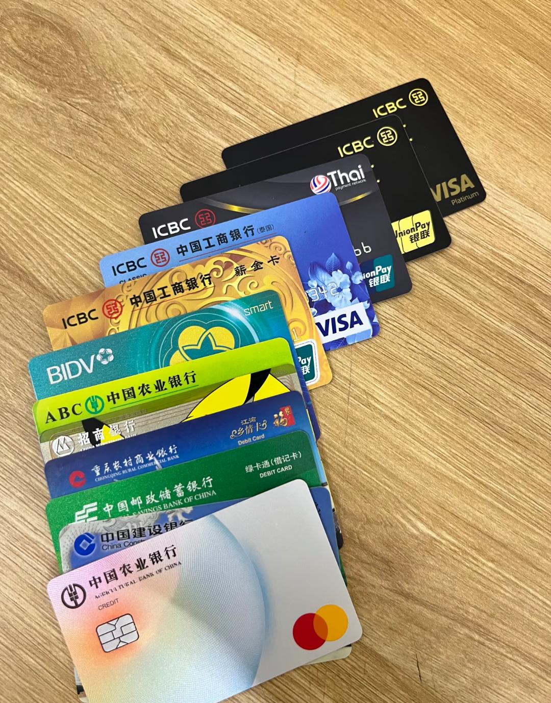 我现在真的特别感谢自己，从20岁就开始存钱，这10年省吃俭用，现在终于攒够100