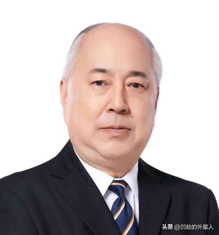 钱学森的儿子钱永刚，一生中两次辍学，初中数学考30分，高中没念完就另谋出路，而父