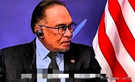 这一通电话，打得真是时候！

眼看着泰柬边境局势有点“冒烟”，大家都捏着一把汗。