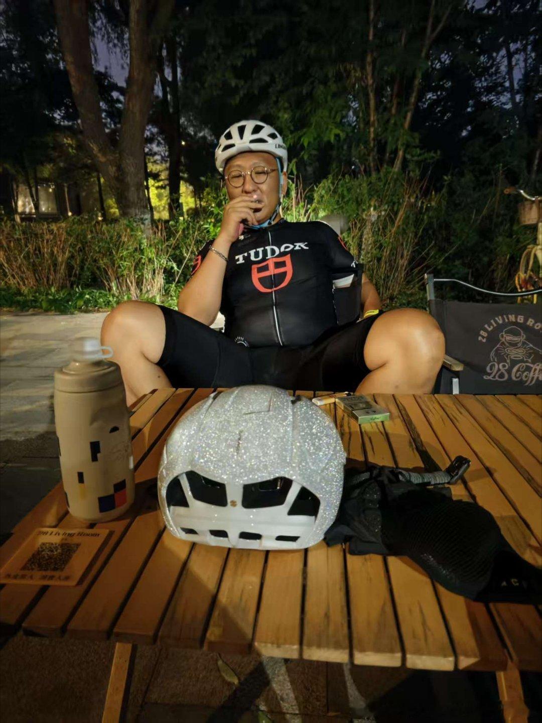 咱骑车，主打一个优雅[二哈]这特么不会拍照可以不拍发给我干嘛[泪]骑行[超话]日