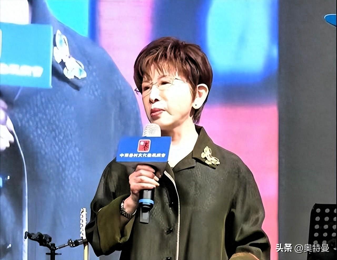 洪秀柱当着郑丽文、韩国瑜等一众国民党大佬的面称：一中就是一个中国，大陆加台湾一个