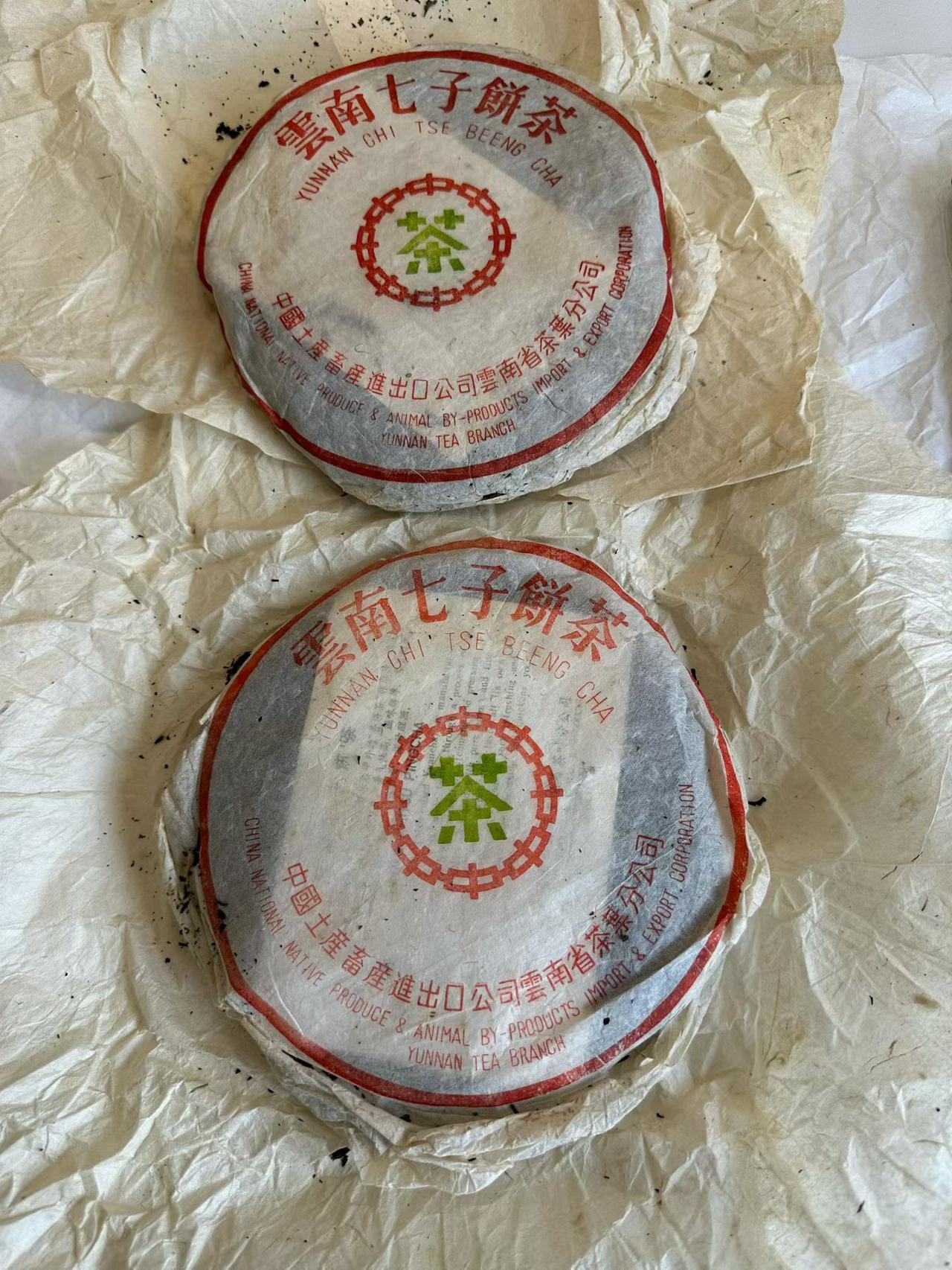 88青，还是勐海茶厂这些老生茶经典。
两片仓储特别好的无飞88青。开纸好价。
8