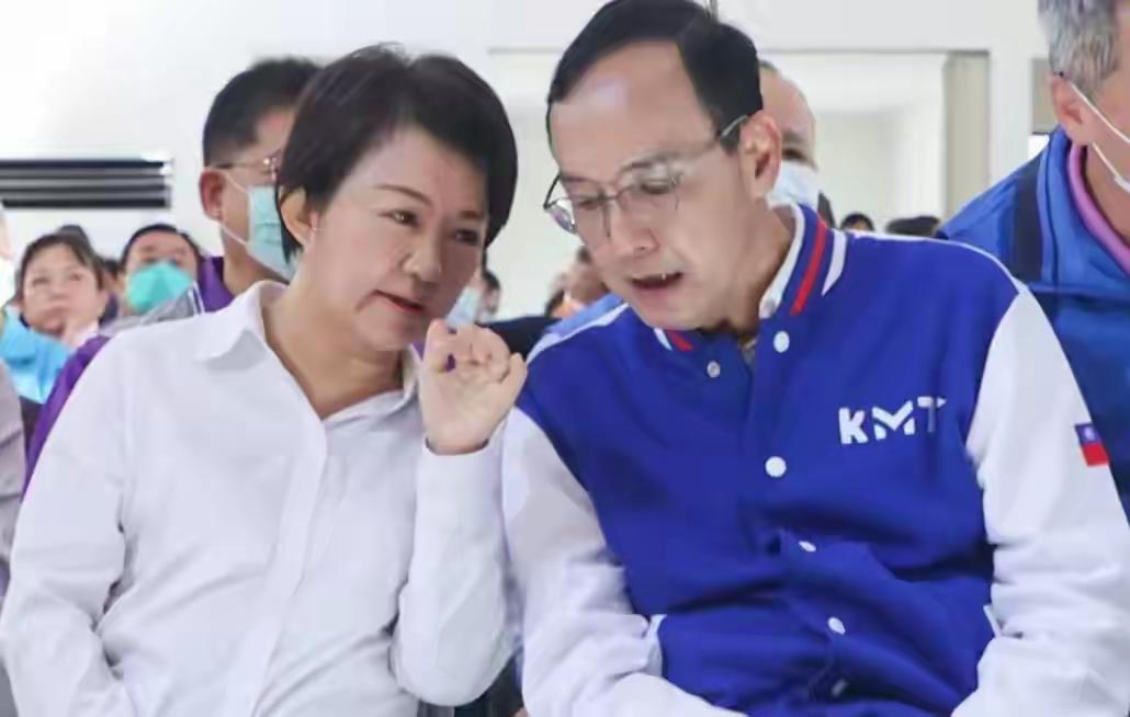 卢秀燕迟早都会把自己给玩完的！目前不怕她名声高涨，有人在前呼后拥恭维鼓励，充其量