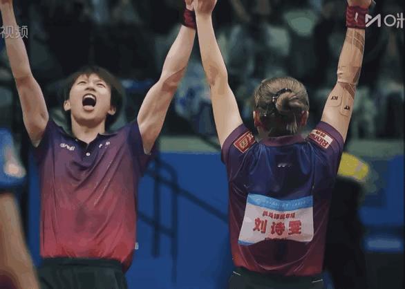 刘诗雯夺冠后：谁注意到她的 3 个动作，“让人泪目”！

当最后一个球落地，刘诗