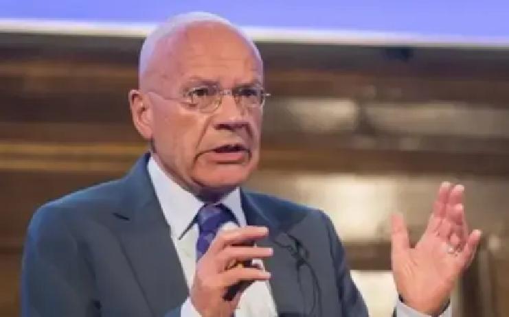 美国为啥总盯着中国不放，这事越看越像心态问题。
 
英国学者马丁·雅克就直说，美