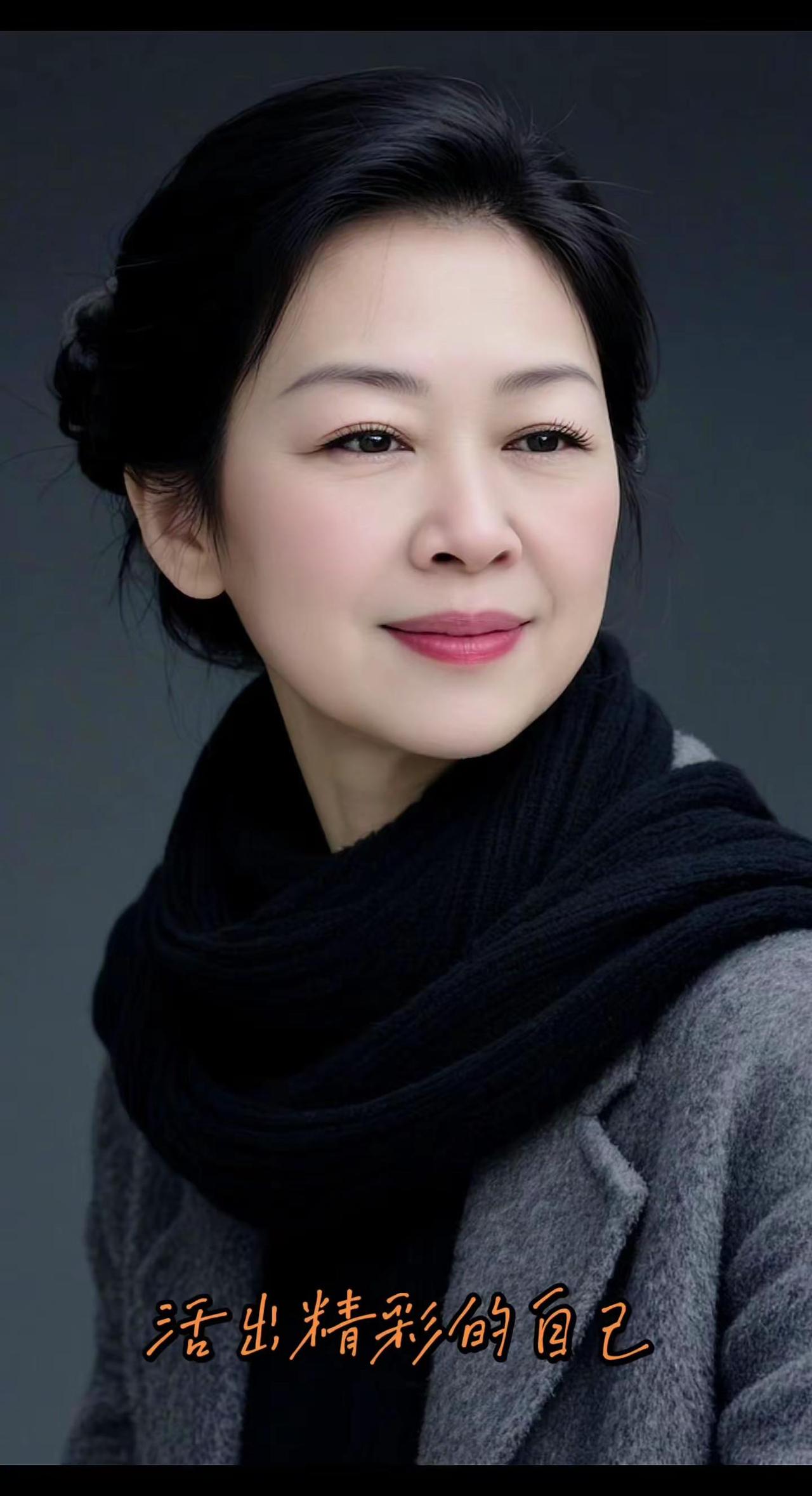 精彩的人生。AI灰调氛围感写真