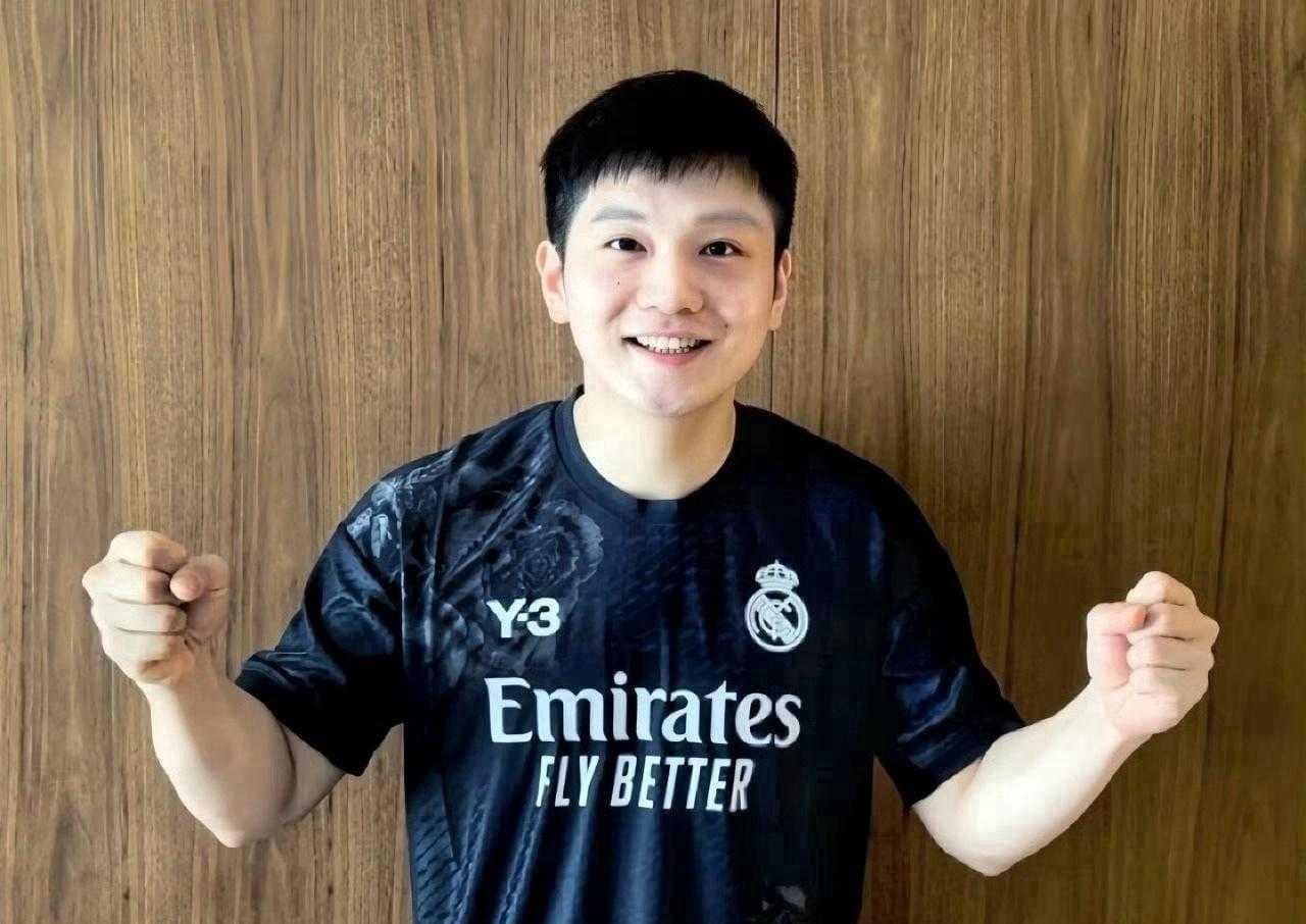 樊振东诺坎普观赛，化身看台“卧底”笑点满满
国乒大满贯樊振东打卡诺坎普，上演一段