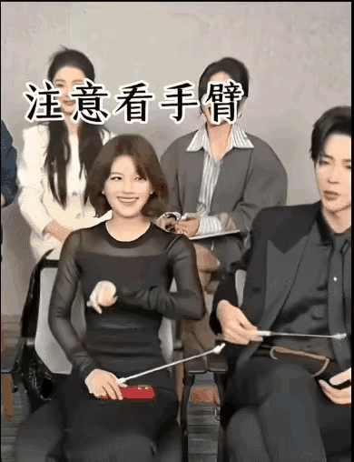赵露思和银河酷娱之间的那点事儿，可真不是几句就能说清的。双方各执一词，就像陷入了