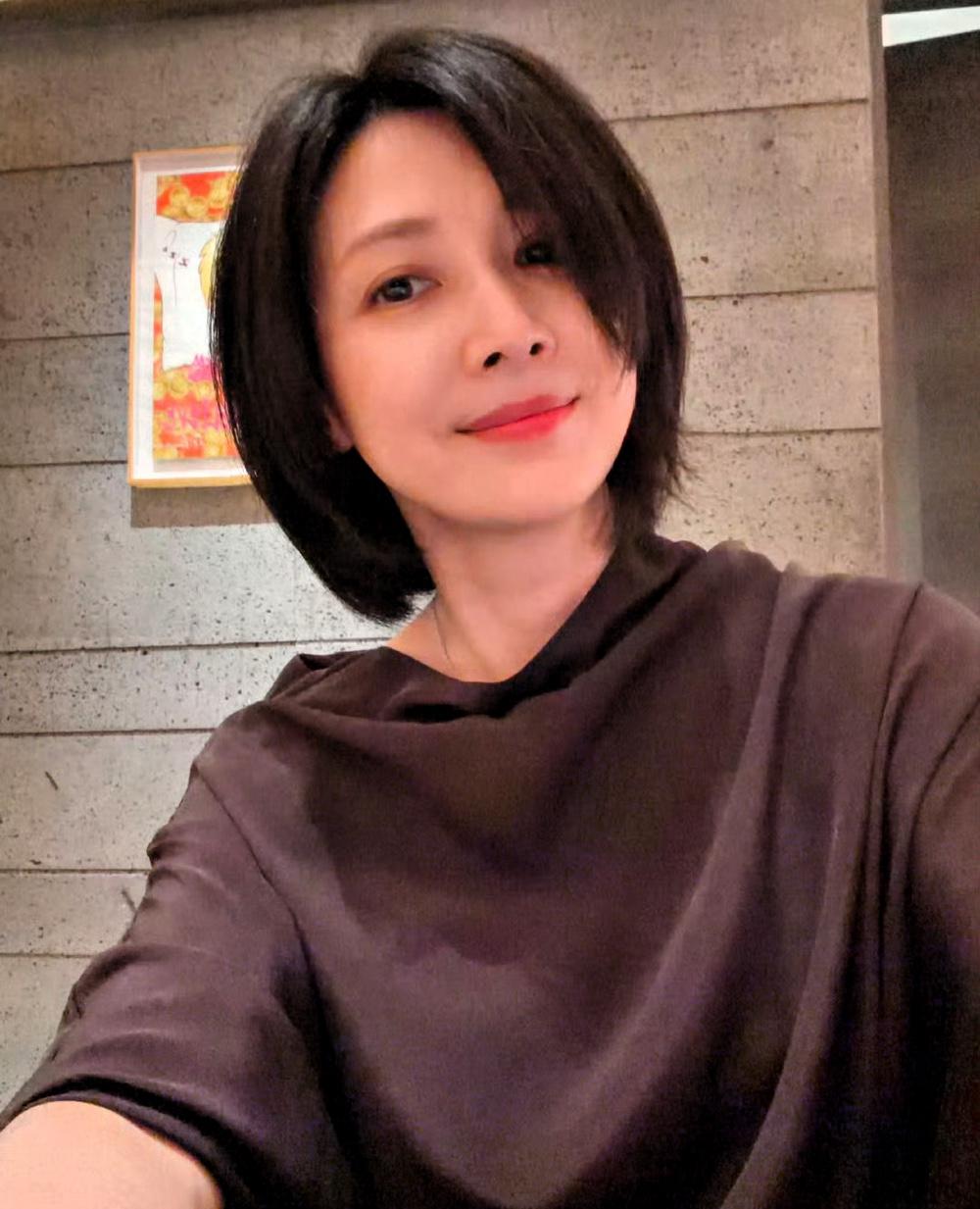 还记得《亮剑》里的田雨，童蕾这么多年几乎没怎么变样。
当年剧里的田雨，出身书香门