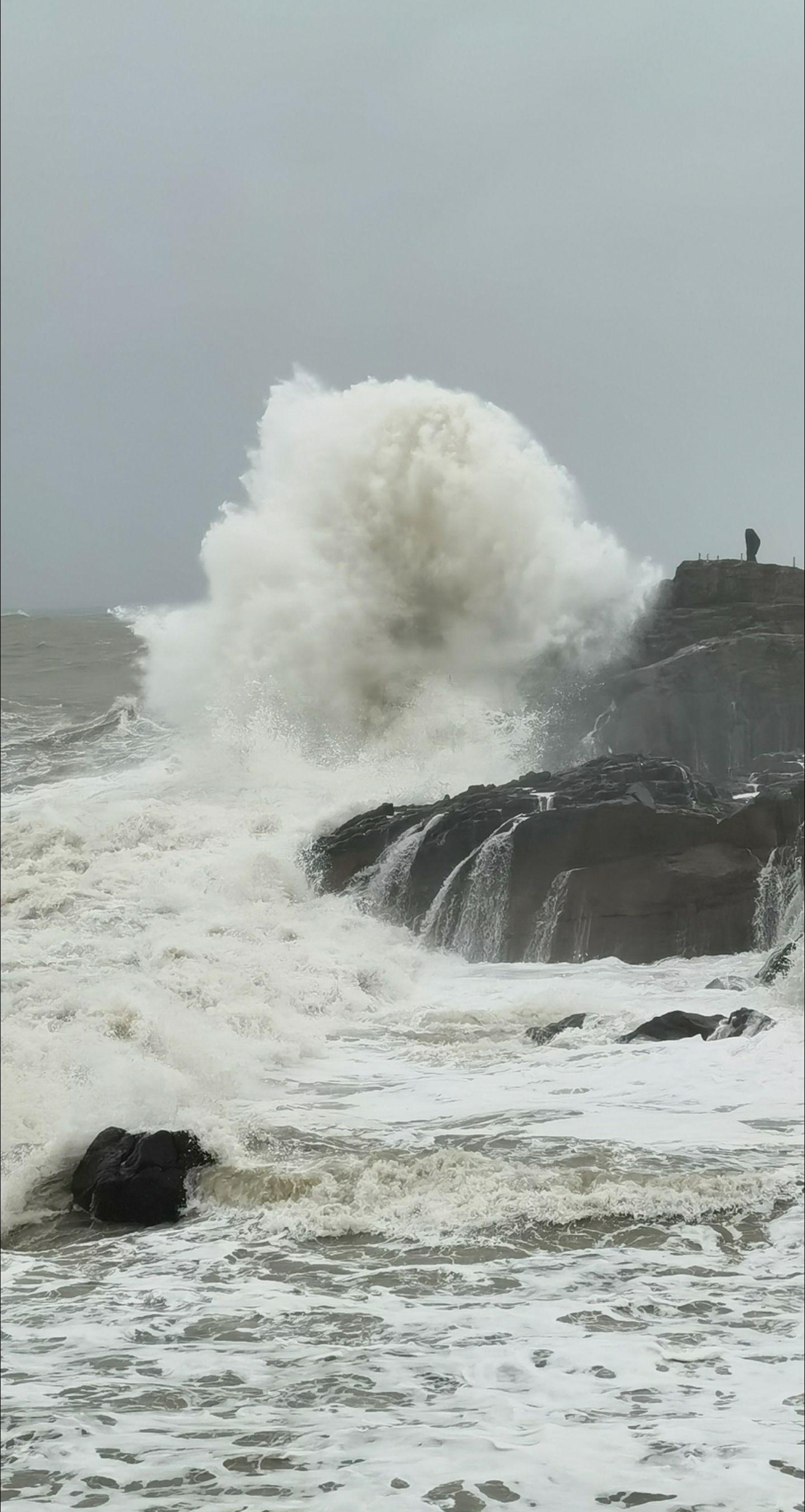 第18号台风“山陀儿”要来了，太惨了。国庆假期来平潭感受台风吧