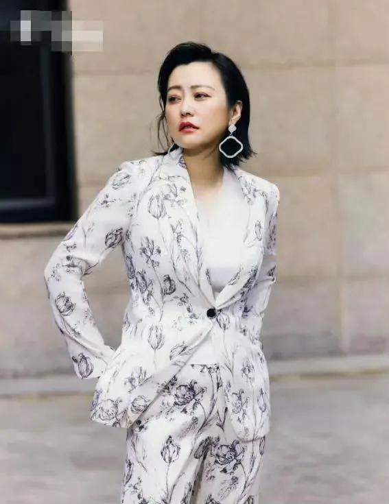 郝蕾的气场比娘娘强的不止一点半点，邓超在一起的时候，尤其明显，娘娘虽然戏里边强势