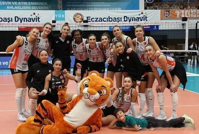 2024-2025赛季土耳其🇹🇷女排联赛常规赛第八九轮，伊萨奇巴希3-0保险