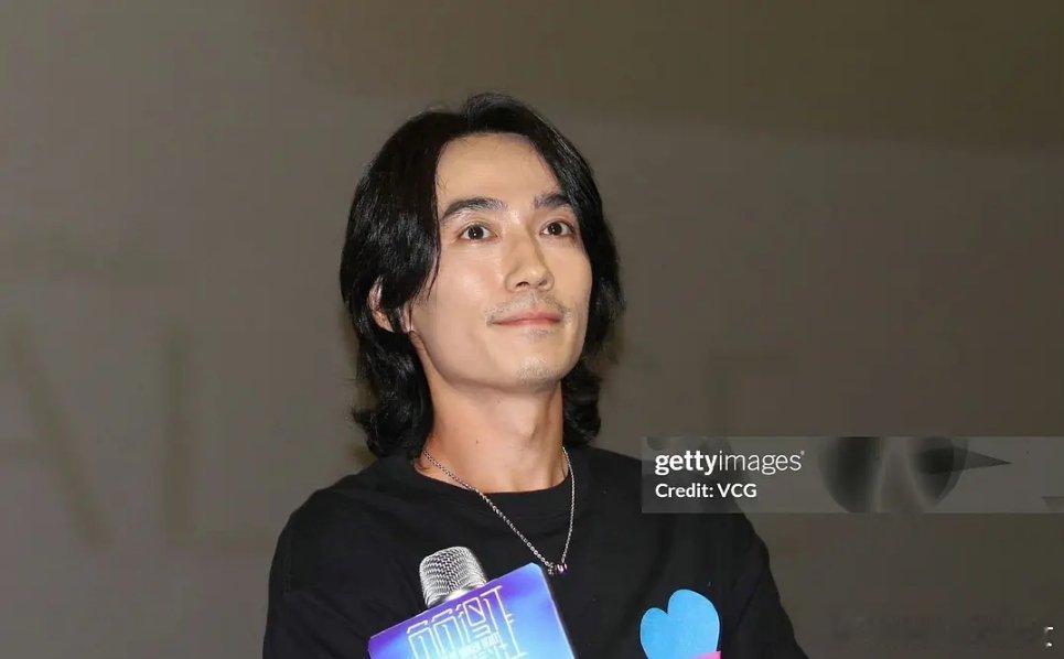 谁能够get到他的颜值 ​​​