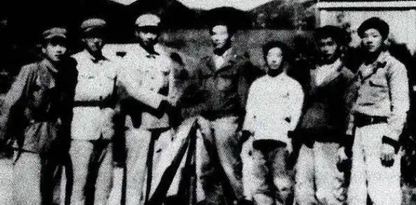韩复榘之子韩子华，因父亲1938年被蒋介石处决，1948年国民党溃退时，他断然拒