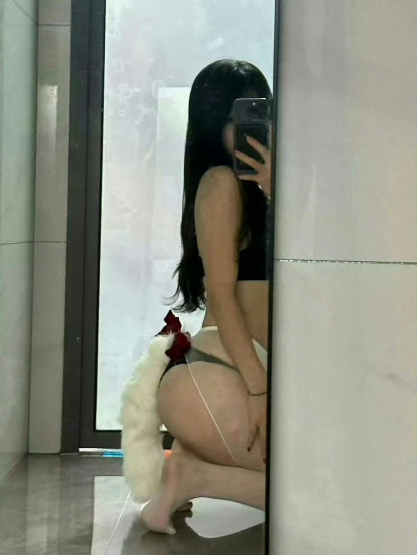 不结婚，晚年没伴；结了婚，不一定活到晚年。不拼命工作，没钱养老；太拼命工作，有可