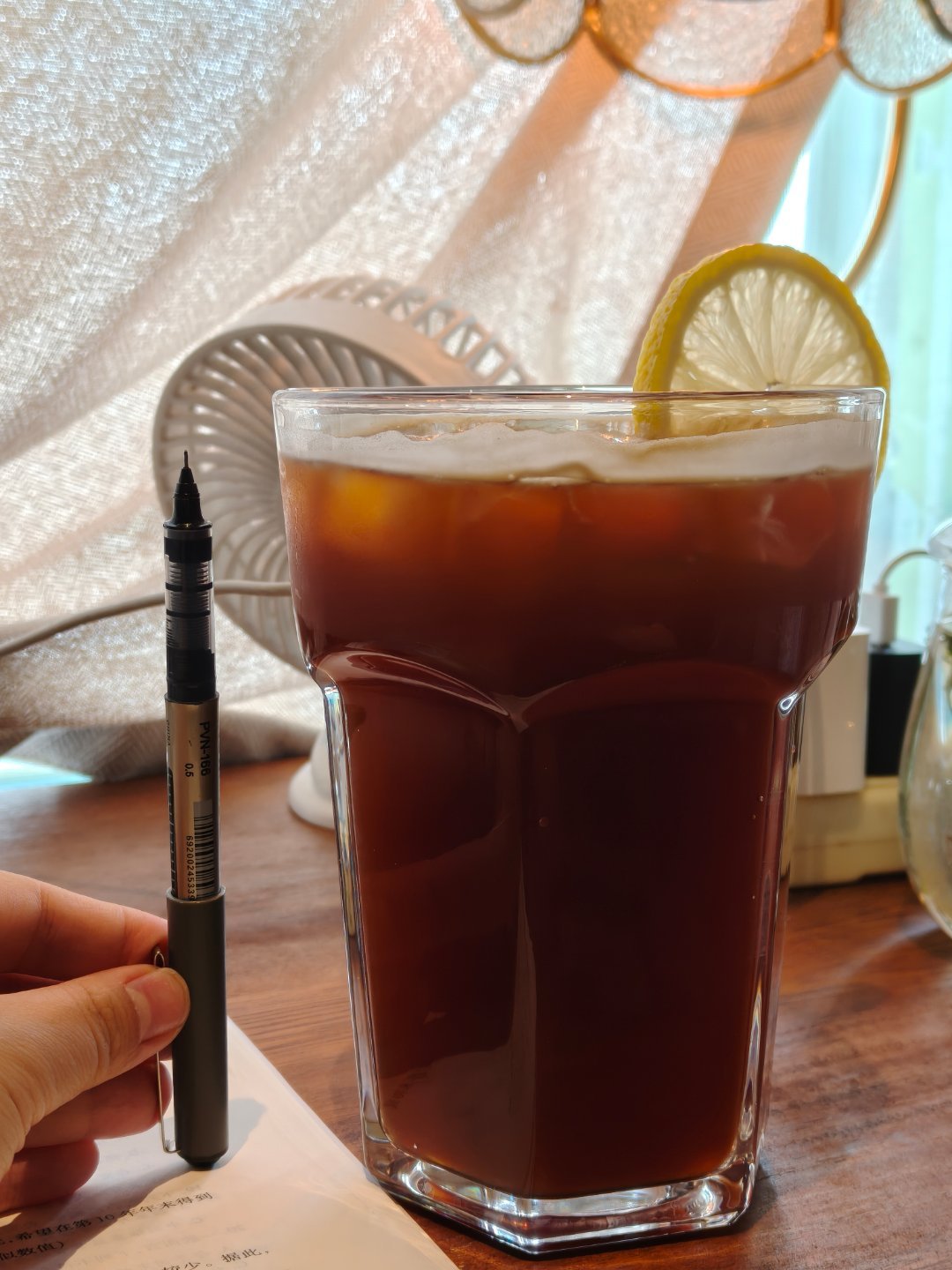 请欣赏我的雷霆大咖啡点单的时候老板：大杯会不会有点过量我：没事我现在很困上来的时