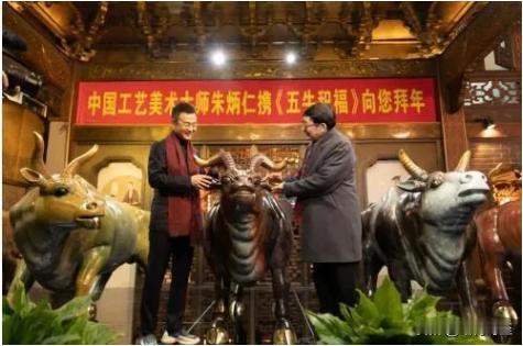 2002年，铜从每吨3万元涨到了8万元！浙江一位眼光独特的投资者看准时机，在铜价