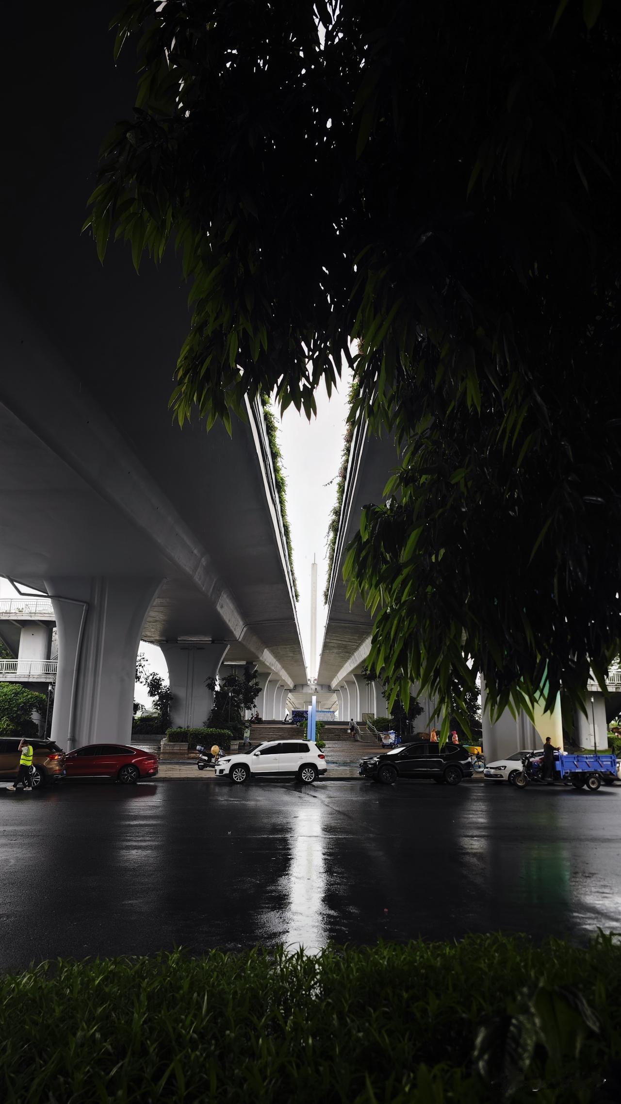 南沙也有广州塔，你知道在哪里不？
PS：敢开电鸡上凤凰大桥的，都是勇士！别问我为