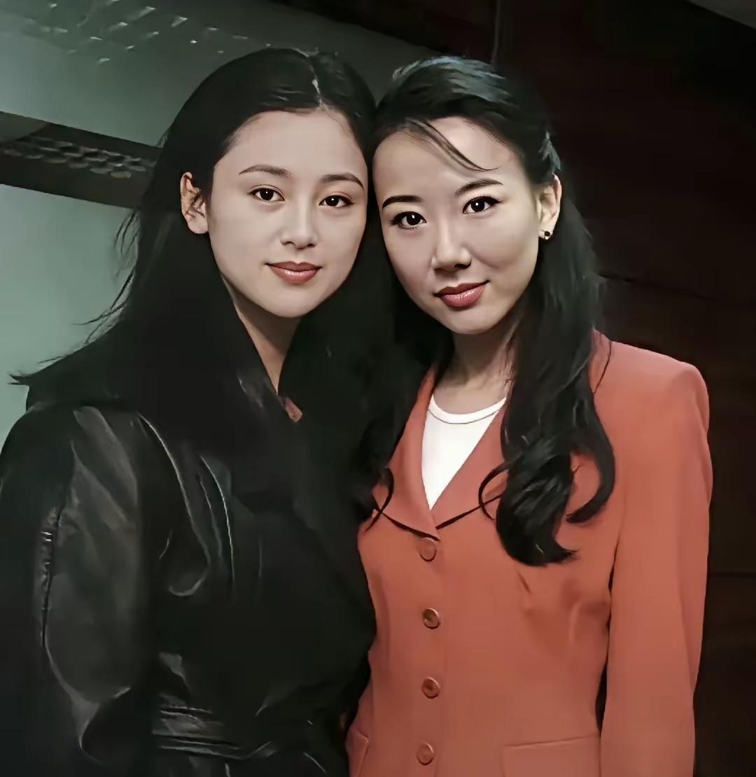 这是真是的合影，还是AI合成的啊？

曾经的“大陆第一美女”陈红，和“台湾第一美