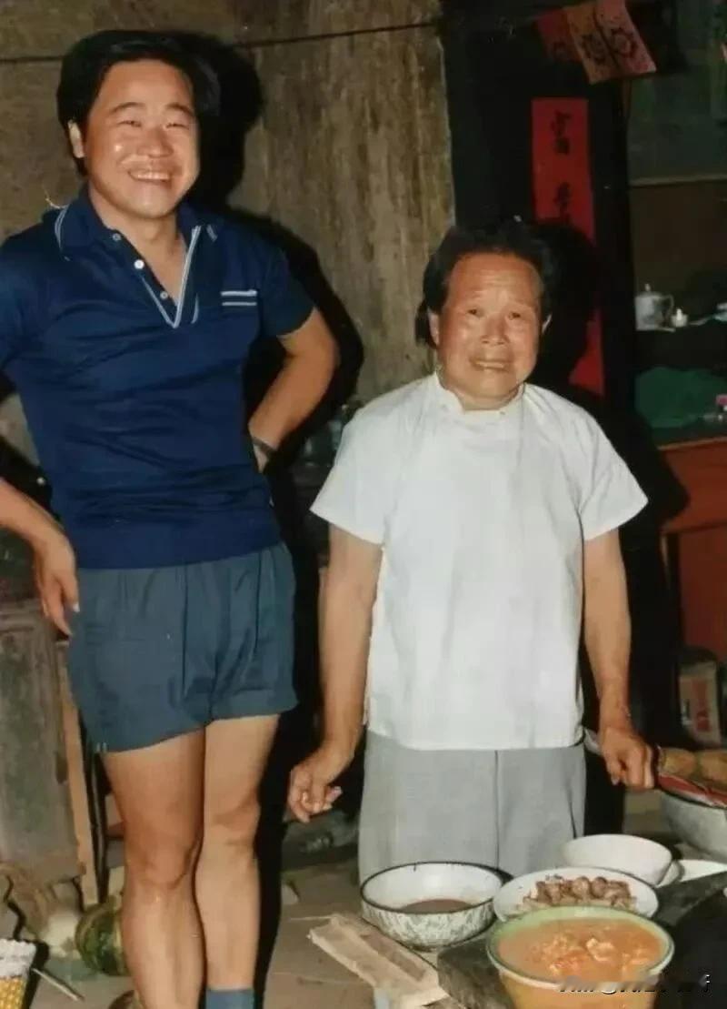 你能认出这是哪位作家吗？