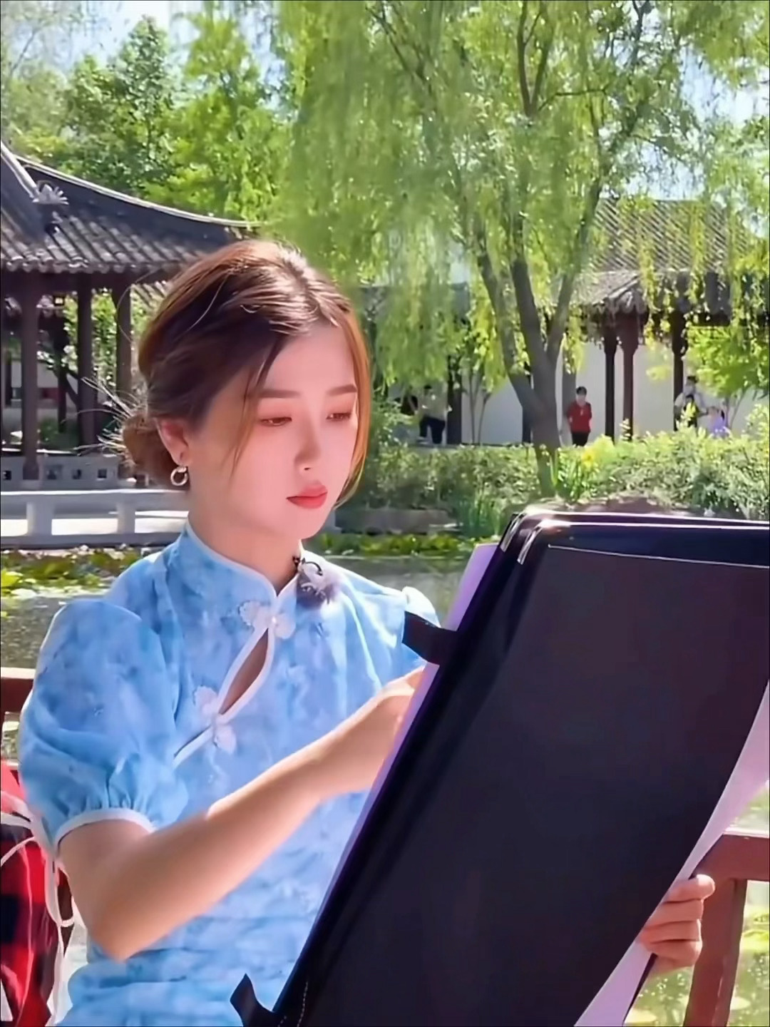 虞书欣·民国大小姐户外写生❗️🌱 