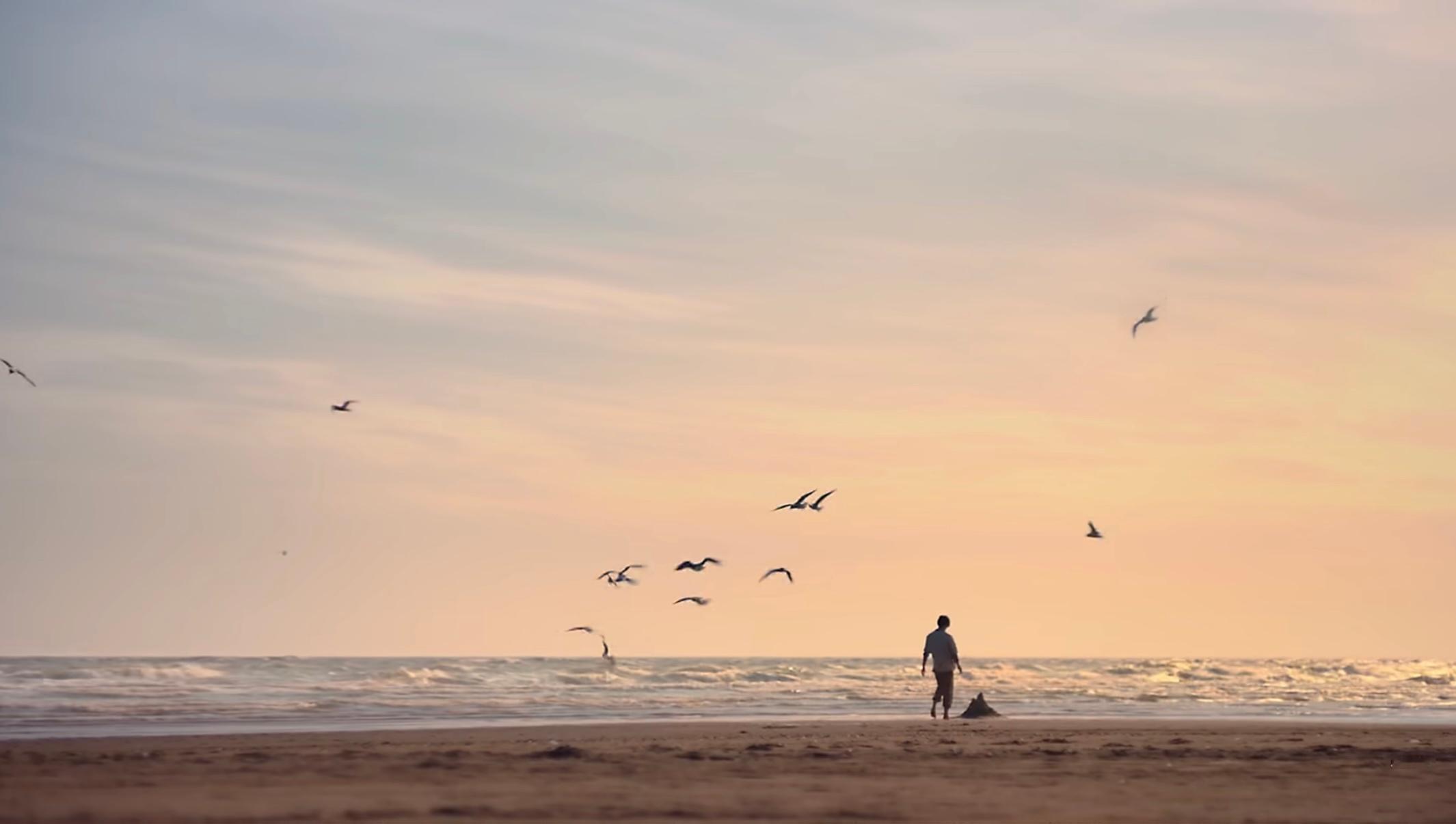 易烊千玺橘子海主题大片易烊千玺发布“橘子海”主题大片，这是每一帧都是能当壁纸的程