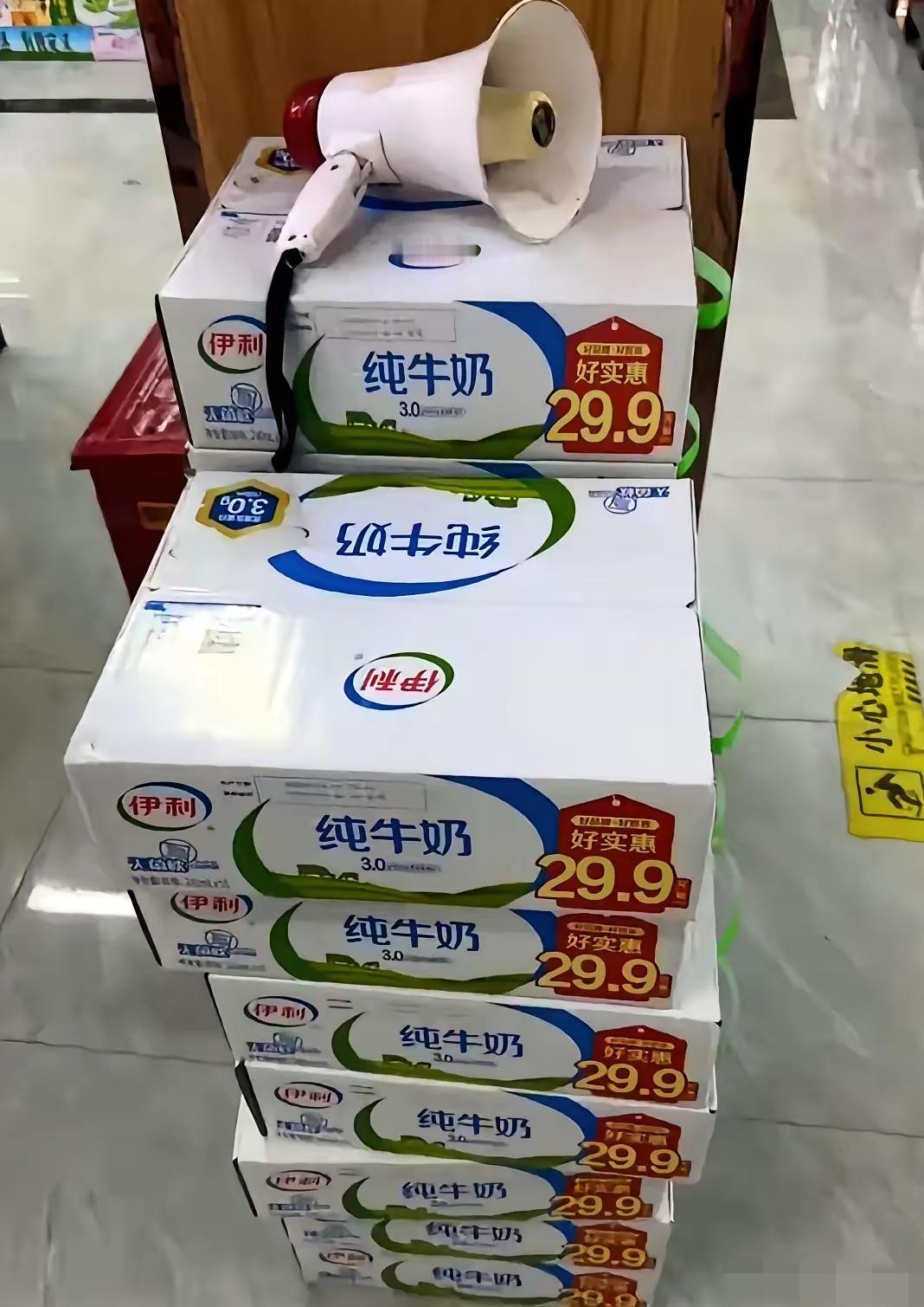 伊利这帮人，我怀疑他们自己从来不走亲戚。
把29.9的零售价，明晃晃地印在牛奶箱