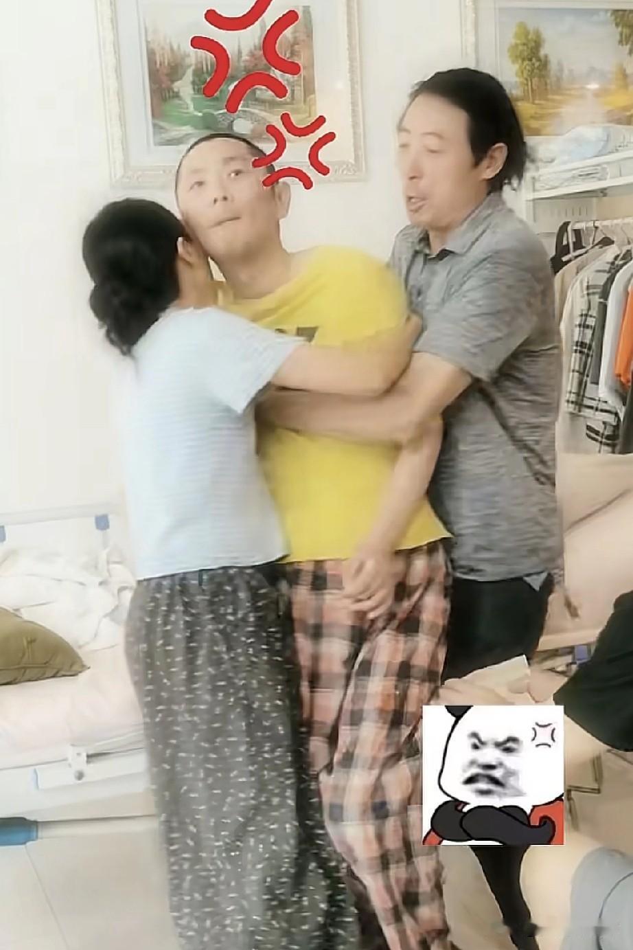 再也不看她的视频了，
看到刘宁让彭亚楼练习走路，
我就气不打一出来。

说白了他