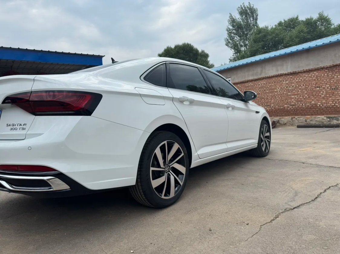 速腾超越真实用车感受：提车日期：25年1月6号。落地价：贷款9.7万，两年利息9