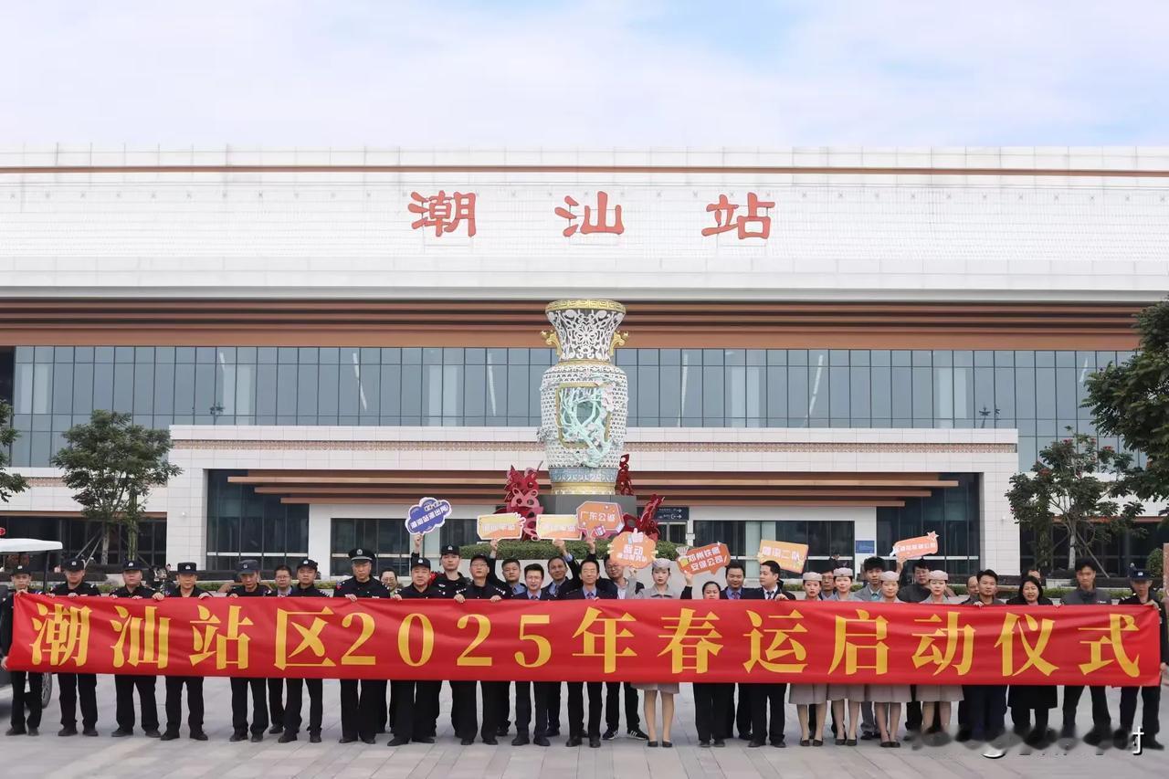 春运首日纪实：守护平安，温情相伴
随着春节的临近，为期数十天的春运大幕在1月14