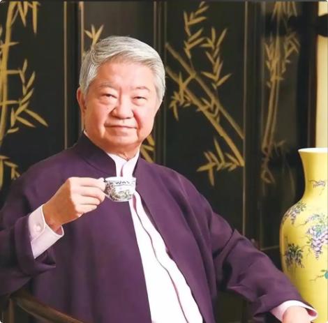 蔡澜说：“追女生的战线越长，成功的几率就会越低。我告诉你一个原则，我叫他333原