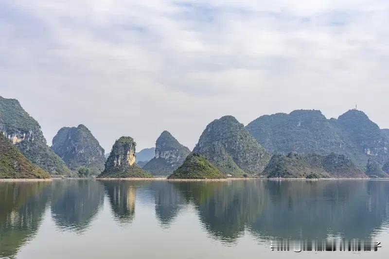 绝美人间仙境山水风景，真的能让人忘却尘世烦恼。就像站在那片山谷前，我才真切理解了