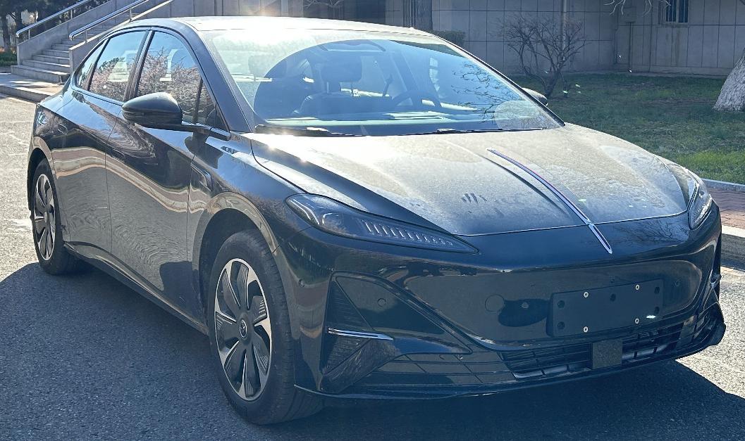 工信部401批次新车：新款红旗天工05