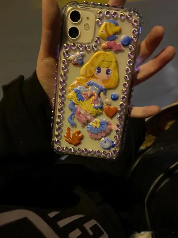 河南商丘一空地冒出大量全新手机壳 2025年河南商丘永城市沱滨街道一空地惊现大量