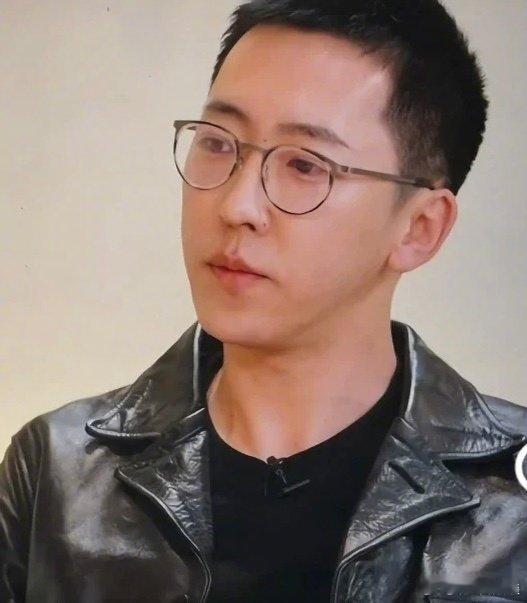留几手说要把爱全奉献给女粉丝留几手聊尊重女性 留几手发长文谈什么是尊重女性，表示