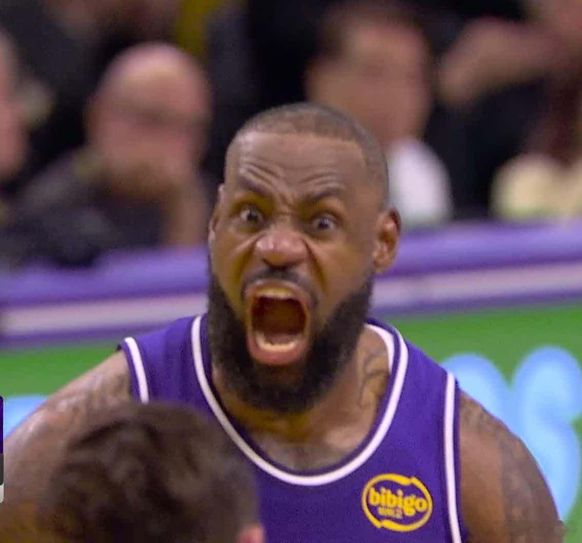 詹姆斯本赛季，有三项历史性纪录就此落幕：1，生涯场均27分纪录终结2，连续得分上