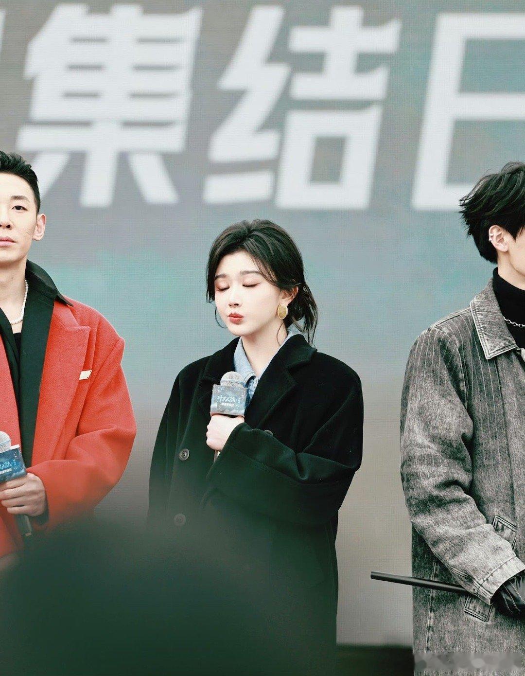 孔雪儿韩剧女主氛围 孔雪儿惊艳亮相！她像从韩剧中走出的女主 精致妆容搭配时尚穿搭