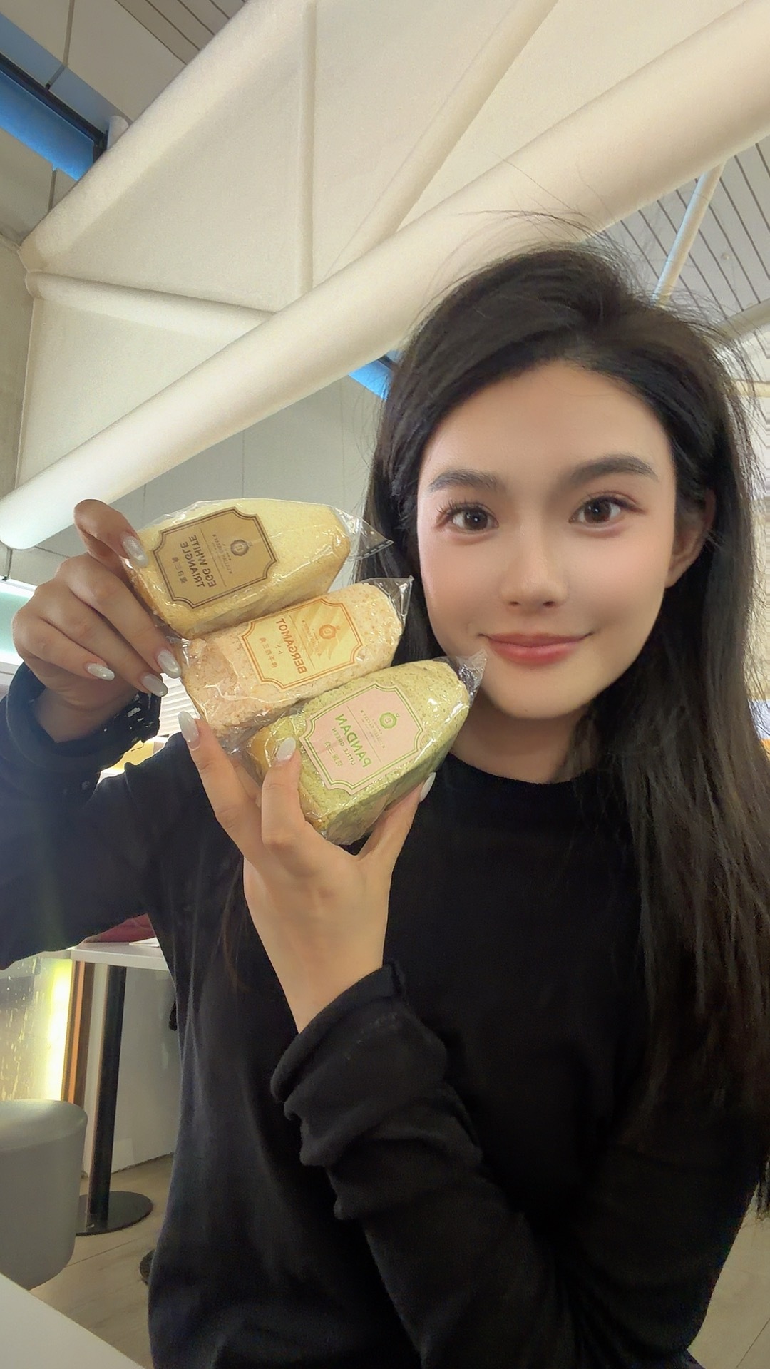上海虹桥站必打卡！必带走的！必须得有莉莲蛋糕🍰1️⃣30A西站口下电梯，到负一